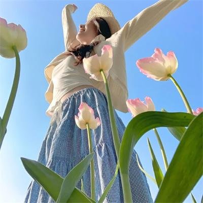 趁懵懂女帝被退婚，拐走做老婆